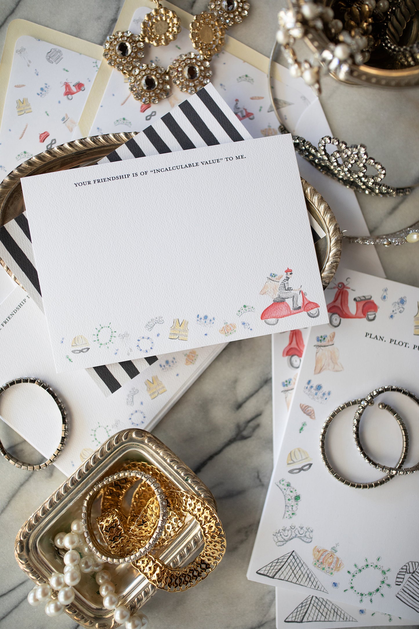 Louvre Heist Stationery